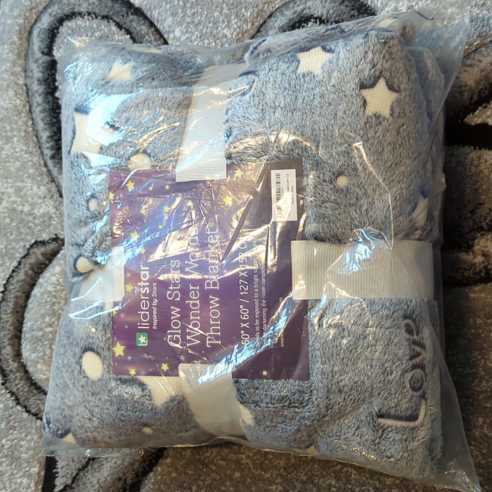 Glow Stars Wonder Words Glow in the dark blanket brand new 50x60